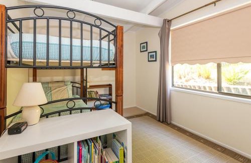 Batehaven House | Seabreeze on Irene - Batehaven Pet friendly