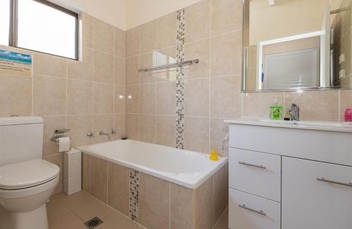 Batehaven House | Seabreeze on Irene - Batehaven Pet friendly