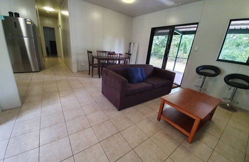 Dundee Beach House | SEACLUDED-HOLIDAY HOUSE close to the beach, with Pool & deck