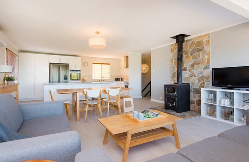 Guilderton House | Seaclusion Cottage - Modern renovated beach house