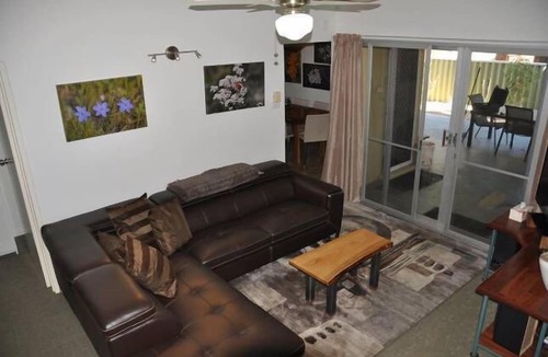 Leeman House | "Seaclusion" - Fully renovated 4 bedroom house