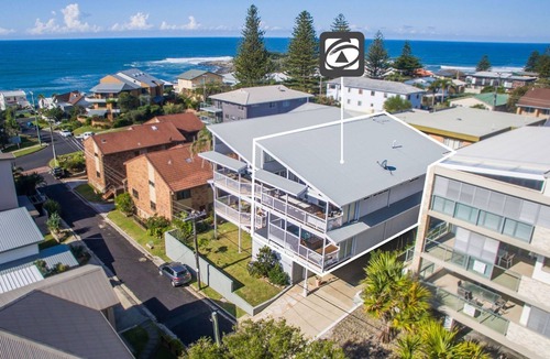 Yamba House | SeaCrest"Beautiful spacious pet friendly unit next to the ocean"