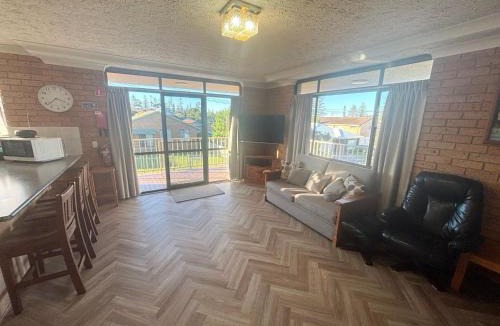 South West Rocks Apartment | Seacrest Unit 1 - Bring your own linen.