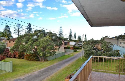 South West Rocks Apartment | Seacrest Unit 1 - Bring your own linen.