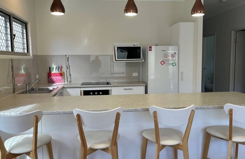 Rainbow Beach Apartment | Seadaze 1 - Rainbow Beach. Gorgeous unit close to the beach. Aircon. Pool. Wifi
