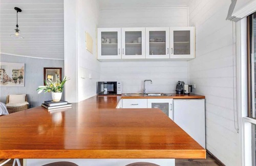 Mornington Apartment | Seahouse Studio - Private Beach Access, Pets