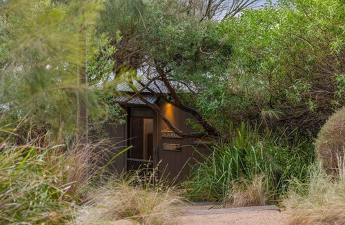 Mornington Apartment | Seahouse Studio - Private Beach Access Pets