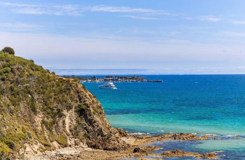 Mornington Apartment | Seahouse Studio - Private Beach Access Pets