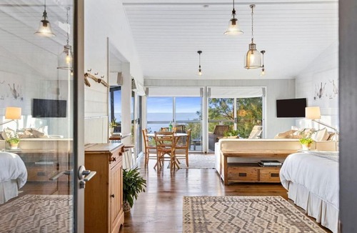 Mornington Apartment | Seahouse Studio - Private Beach Access Pets