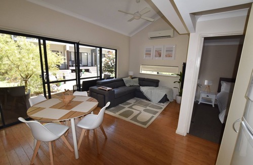 Preston Beach Ski Chalet | ‘SeaRenity’ Preston Beach, 2-bedroom chalet