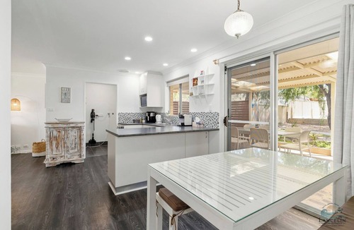 Lancelin House | Seas The Day- Coastal Comfort & Spacious Living!