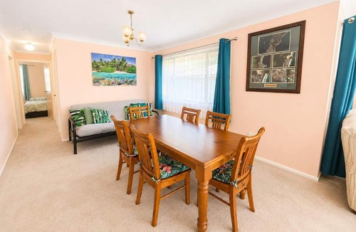 Narrawallee House | Seascape Macleay Street - walk to beach