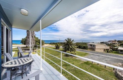 Guilderton House | Seascape - Outstanding Views Pet Friendly Free WIFI Netflix