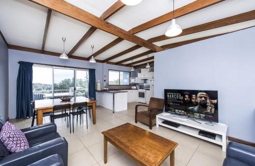 Guilderton House | Seascape - Outstanding Views Pet Friendly Free WIFI Netflix