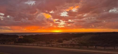 Ledge Point House | Seascapes - On Ledge