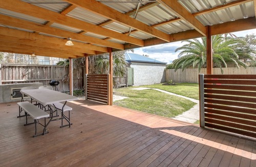 Lakes Entrance House | Seashells | Central Family Getaway