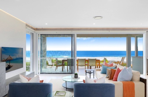 North Avoca House | SEASHORE: North Avoca Beachfront, Panoramic ocean views, WiFi, Ultra modern.