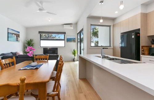 Apollo Bay House | SEASIDE 7 - Steps from the beach