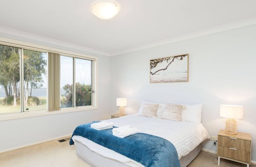 Berkeley Vale House | Seaside Bliss: Central Coast Waterfront Haven