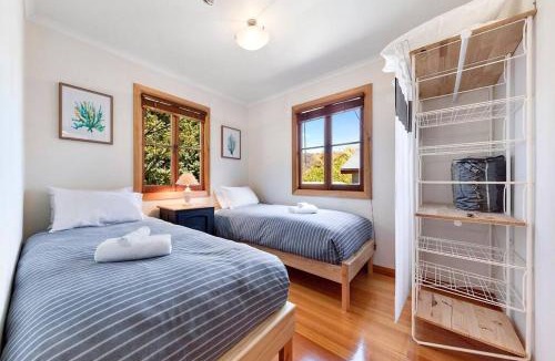 Bicheno House | Seaside House - On Waubs Bay!