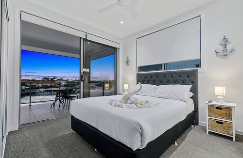 Bongaree House | Seaside Serenity