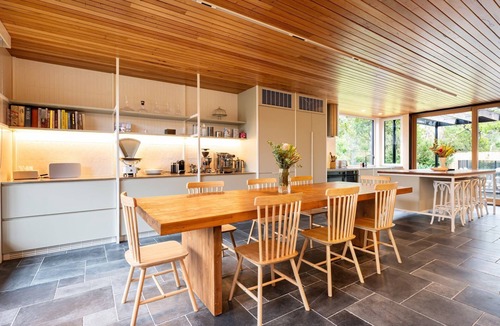 Somers House | Seasom with pool and spa in beautiful Somers
