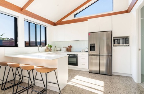 Kiama House | Seaview Lane Hideaway ~ Captivating coastal escape by the sea