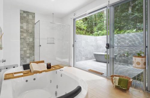 Currumbin Valley House | Secluded rainforest getaway