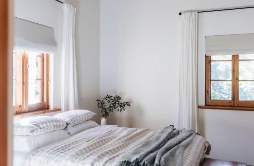 Basket Range House | Secluded Stone Cottage perfect for Couples Escape - Waterfalls