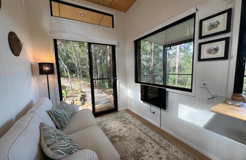 Peachester Apartment | Secluded Tiny House with amazing views Wild100 BnB