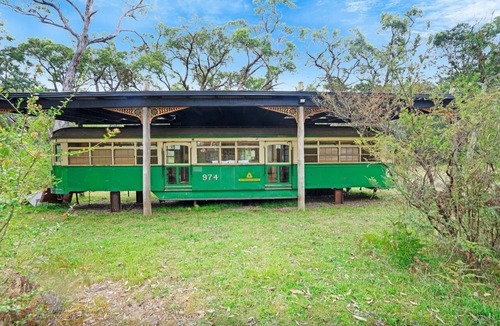 Balnarring House | Seclusion, Tram, Native Bush, Wineries, Beaches, Melbourne Icon, Village nearby