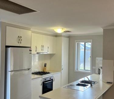 Whyalla Jenkins Apartment | Secure 4BR Garage Whyalla