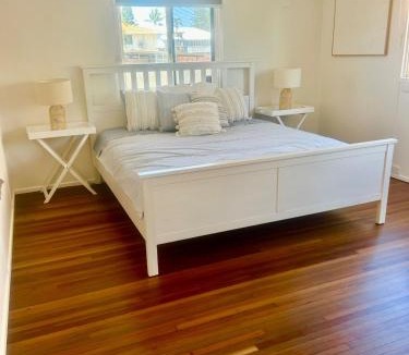 Bargara House | Seeside Cottage Bargara - Beach 100m, Pet-Friendly