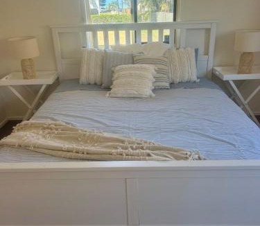 Bargara House | Seeside Cottage Bargara - Beach 100m, Pet-Friendly