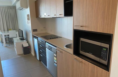 Mackay Apartment | Self Check in Apartment With Pool and Gym