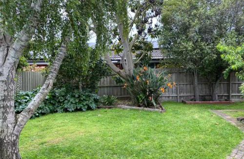 Frankston House | Serene 4Bed2Bath House w Parking Near Mornington Peninsula