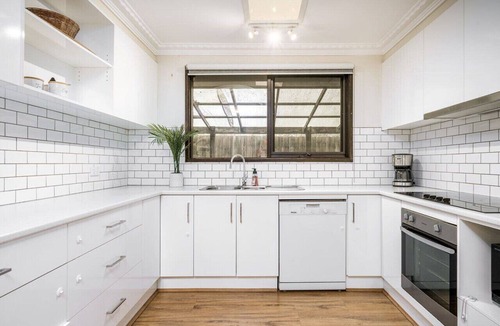 Berwick Apartment | Serene and Spacious Retreat on the Hills