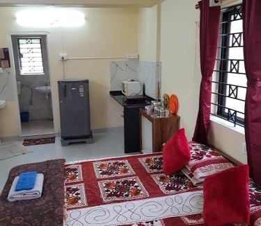 New Town House | SERENE GRND FLOOR PRIVATE ROOM