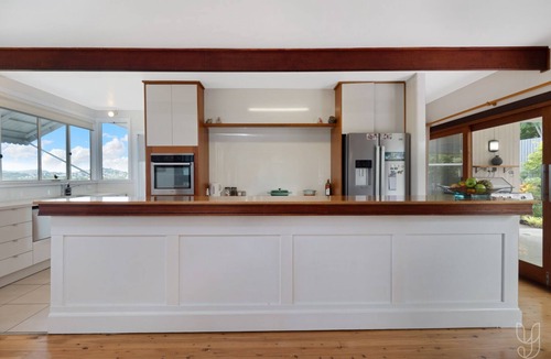 Taranganba House | Serene ocean & harbour views