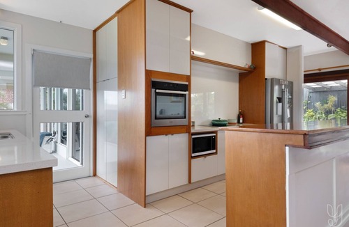 Taranganba House | Serene ocean & harbour views