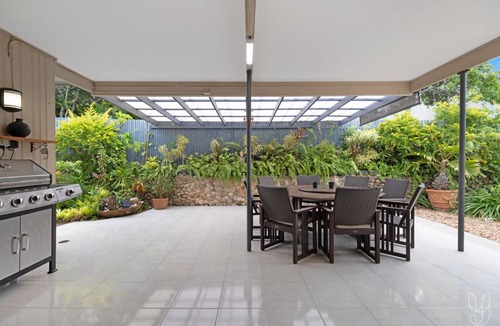 Taranganba House | Serene ocean & harbour views