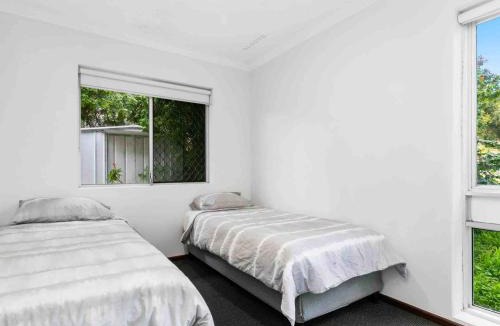 Bicton Apartment | Serene Stay 2BR, Sleeps 4, River & Beach Close
