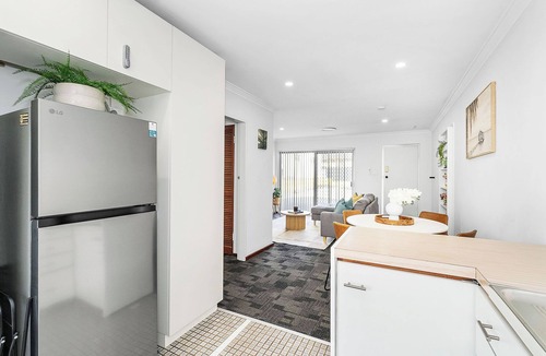 Bicton Apartment | Serene Stay: Near Perth & Freo