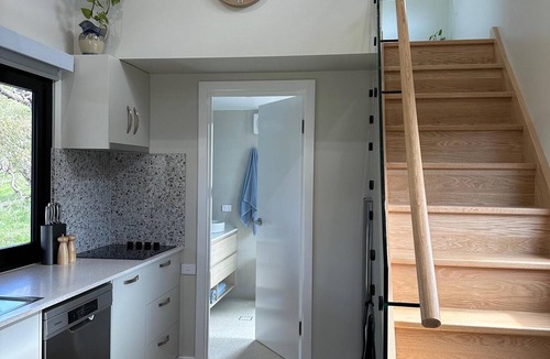 Flaxman Valley Cabin | Serene Tiny House Escape for four people with Panoramic Barossa Views