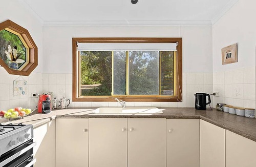 Silverton House | Serenity @ Silverton - Pet Friendly with Fireplace (Araluen)