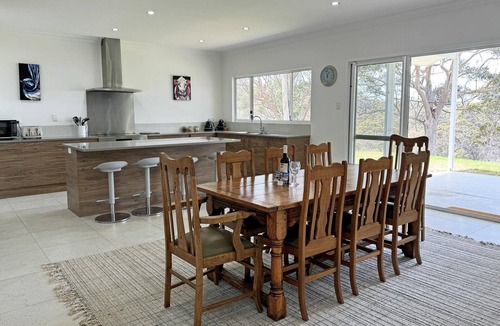Shadforth House | Shadforth Rise: Close to town, large home with views to inlet, park cars/boat