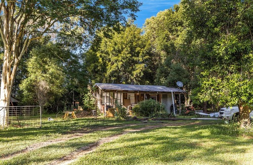 Pinbarren Cottage | Shadowed by both Mt Cooroora and Pinbarren Mountain