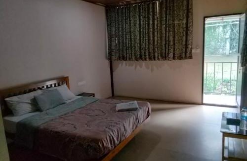 Periyur Bed & Breakfast | Shola County