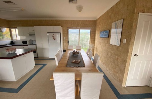Ledge Point House | Shore 2 please Holiday Home