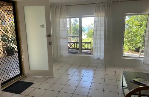 Scarborough Apartment | Shore side